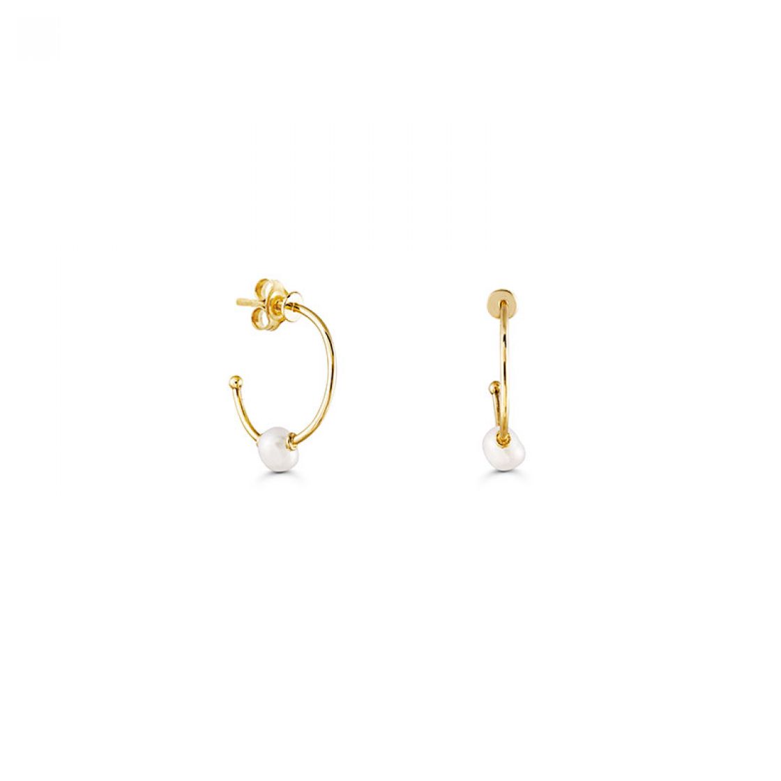 Little gold hoops accented with a small fresh water pearl.