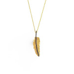 Elegant gold feather pendant, with beautiful details, on a gold delicate chain, for everyday wear.