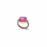 Elegant ring, studded fine quality square faceted Ruby-Quartz Doublet, with two shiny zircon stones on the sides.