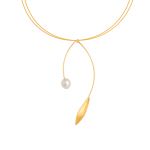 Elegant pendant with a beautiful olive leaf and a pearl on a delicate wire gold necklace